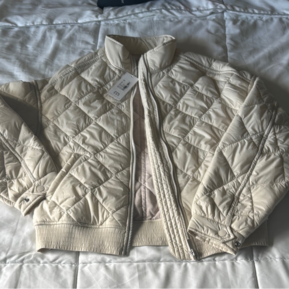 Brand New Travis Matthew’s Cream Quilted Jacket